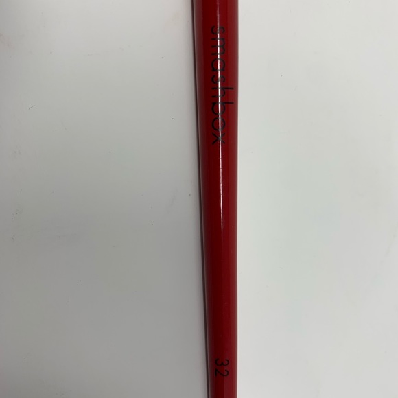 SMASHBOX EYE SHADOW BRUSH “32” - Picture 2 of 2